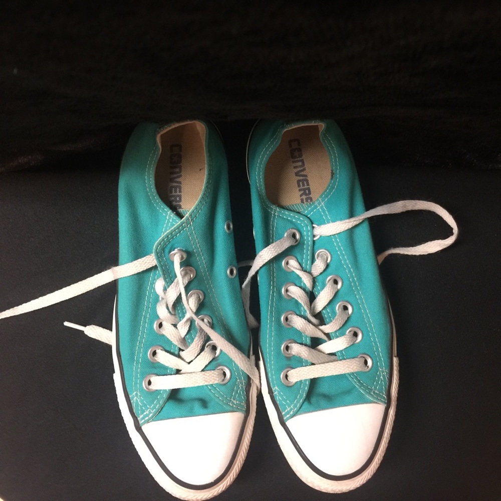 Turquoise women’s low top Converse size 7